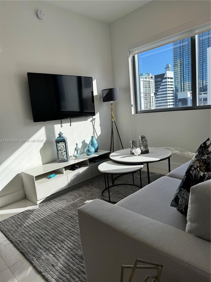 239 SW 9th St # 1405, Miami, FL 33130 photo 3