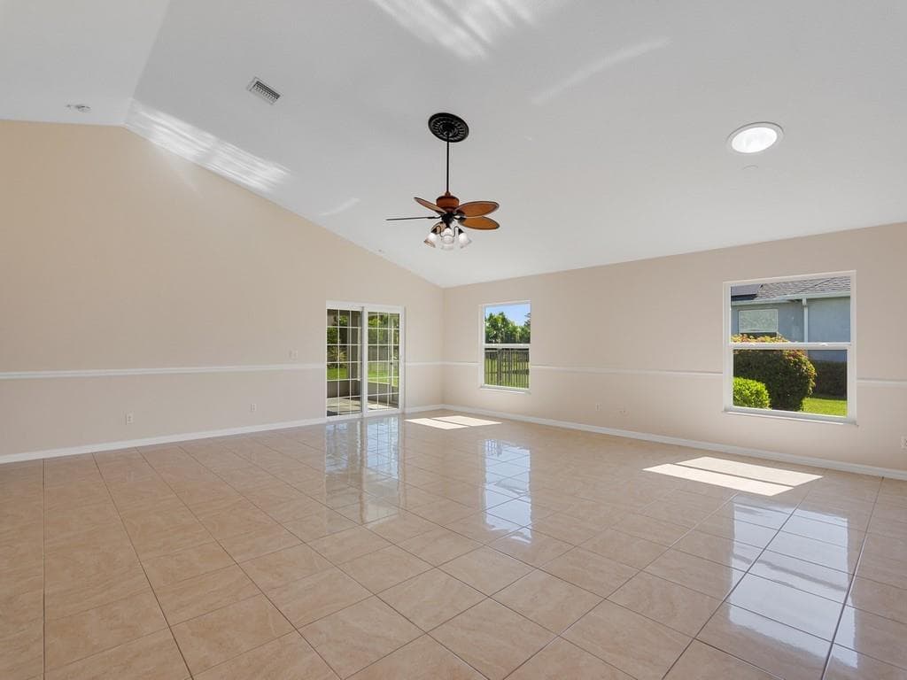 8340 Paladin Square, Vero Beach, FL 32967 photo 4