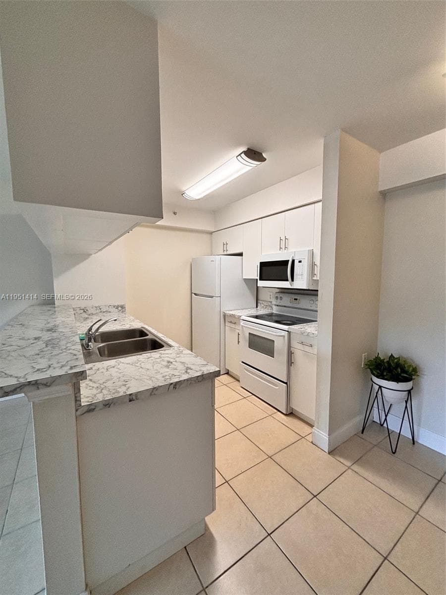 450 S Park Rd # 5-104, Hollywood, FL 33021 photo 3