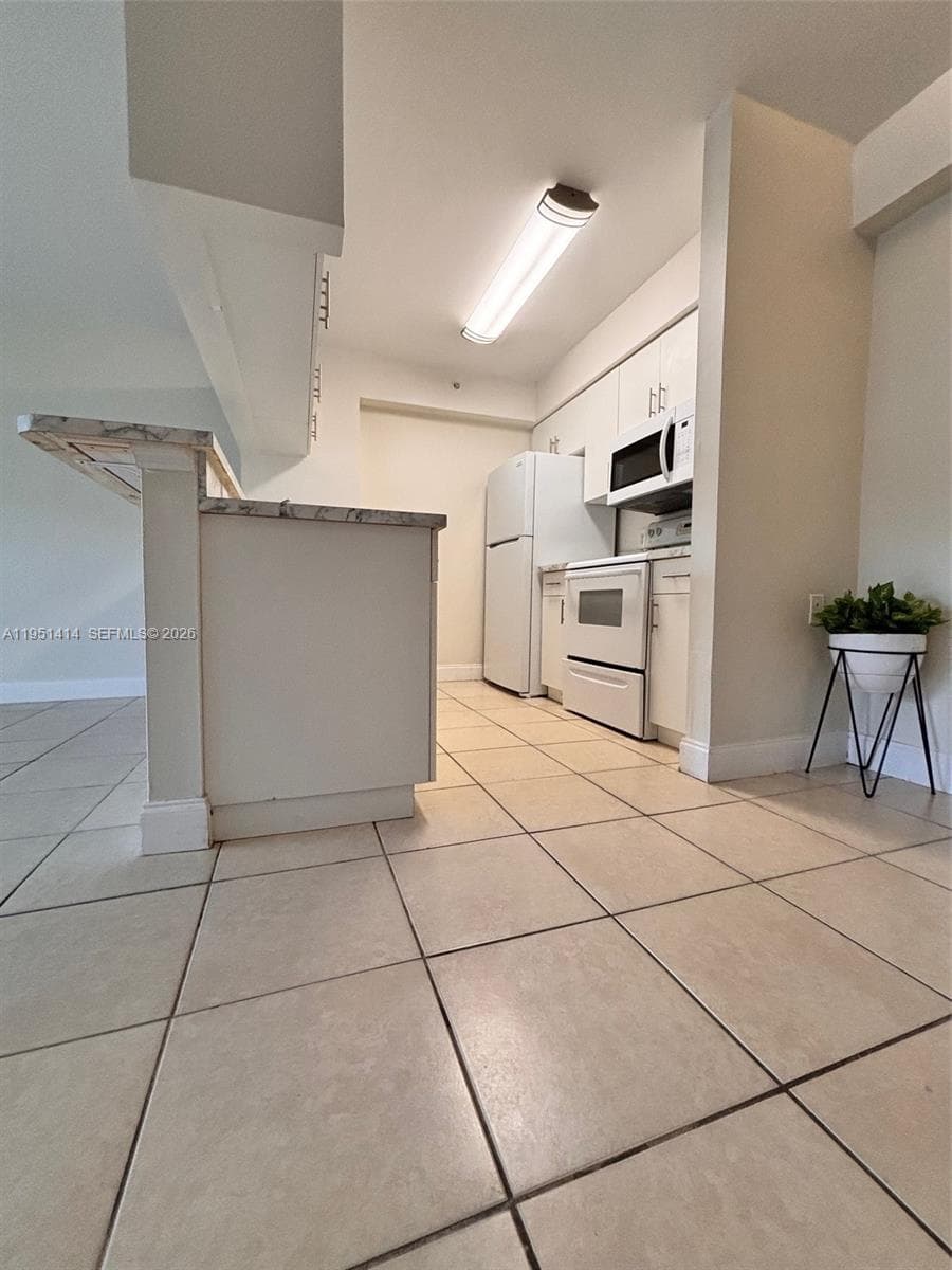 450 S Park Rd # 5-104, Hollywood, FL 33021 photo 4