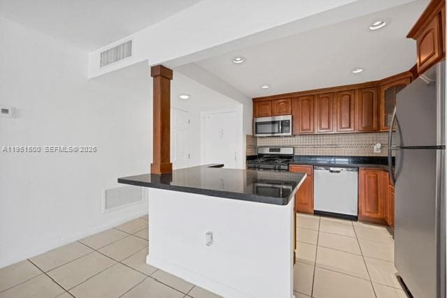 2175 NE 170th St # 206, North Miami Beach, FL 33162 photo 3