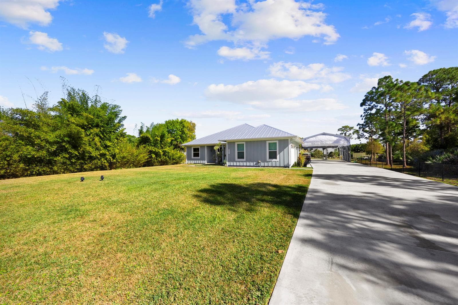 5458 Silver Oak Drive, Fort Pierce, FL 34982 photo 4