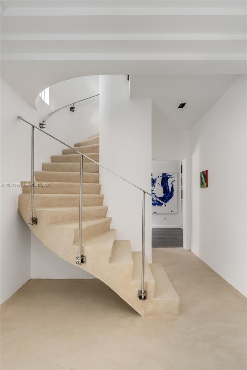 3325 Pine Tree Dr, Miami Beach, FL 33140 photo 2