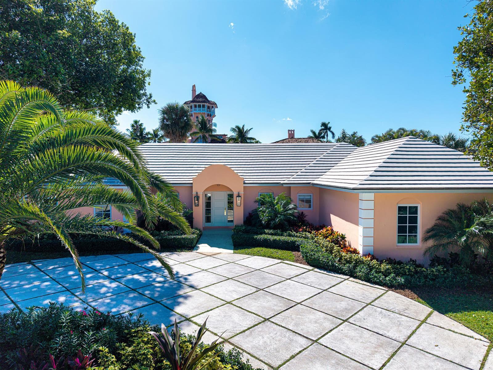 124 Woodbridge Road, Palm Beach, FL 33480 photo 2