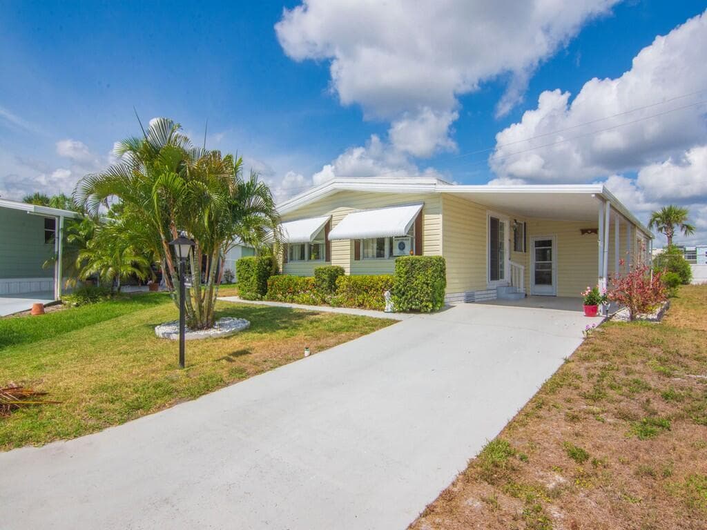 196 NE Emerald Drive, Jensen Beach, FL 34957 photo 4