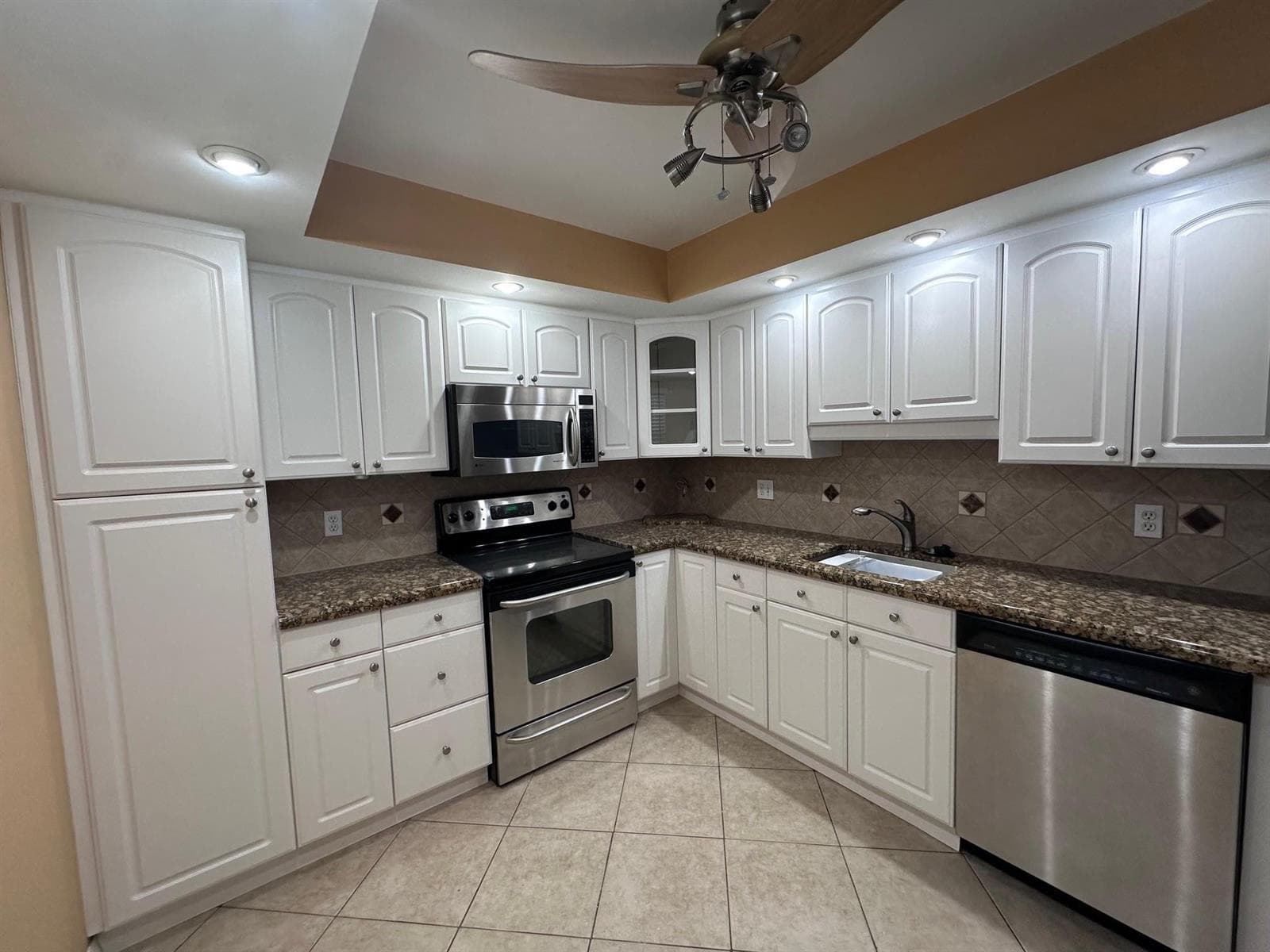 3850 Oaks Clubhouse Drive # 403, Pompano Beach, FL 33069 photo 4