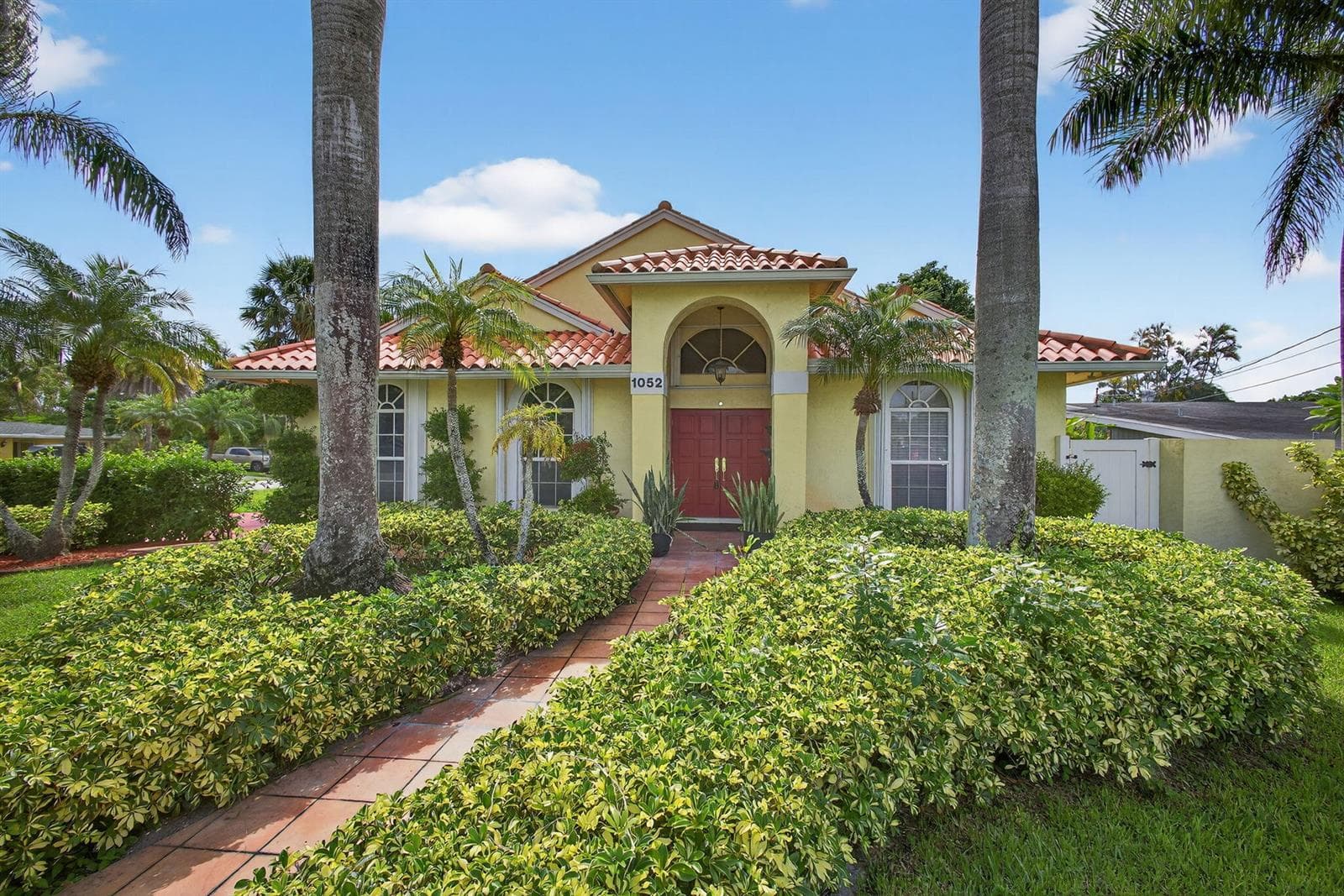 1052 W Shore Drive, West Palm Beach, FL 33406 photo 2