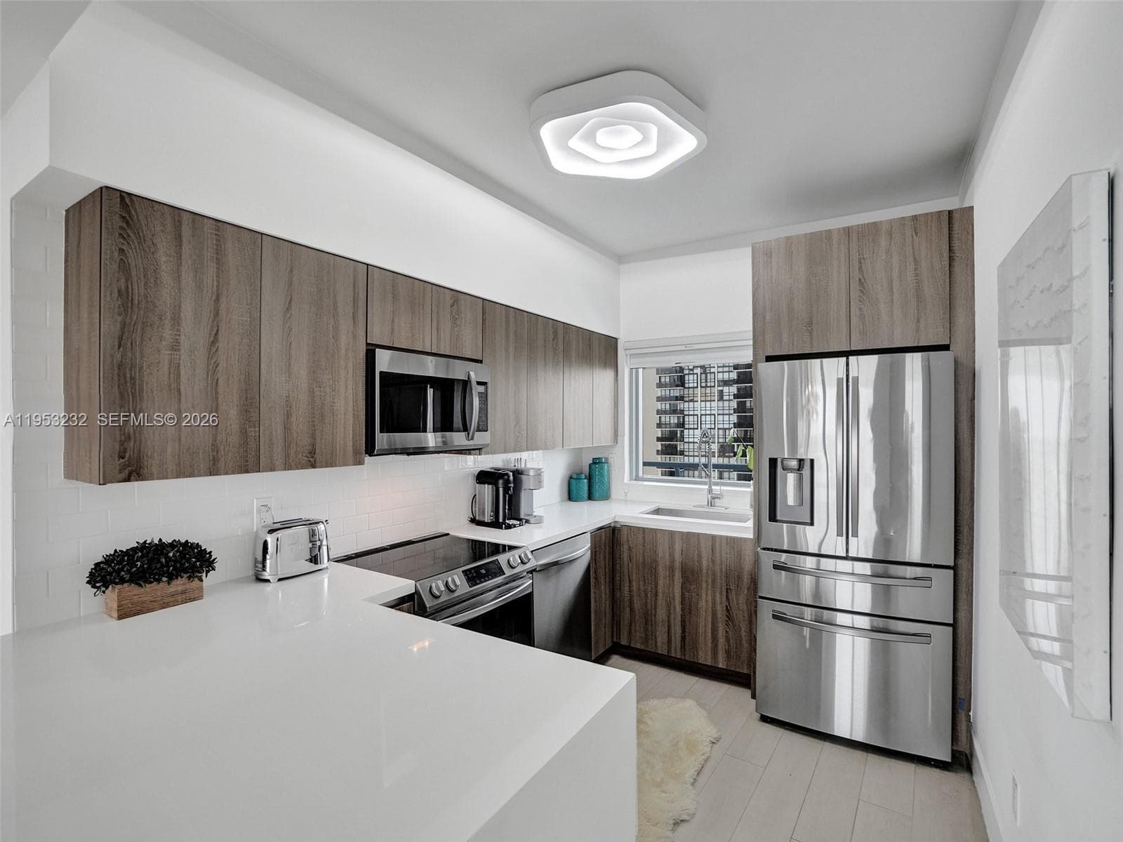 601 NE 36th St # 1003, Miami, FL 33137 photo 3