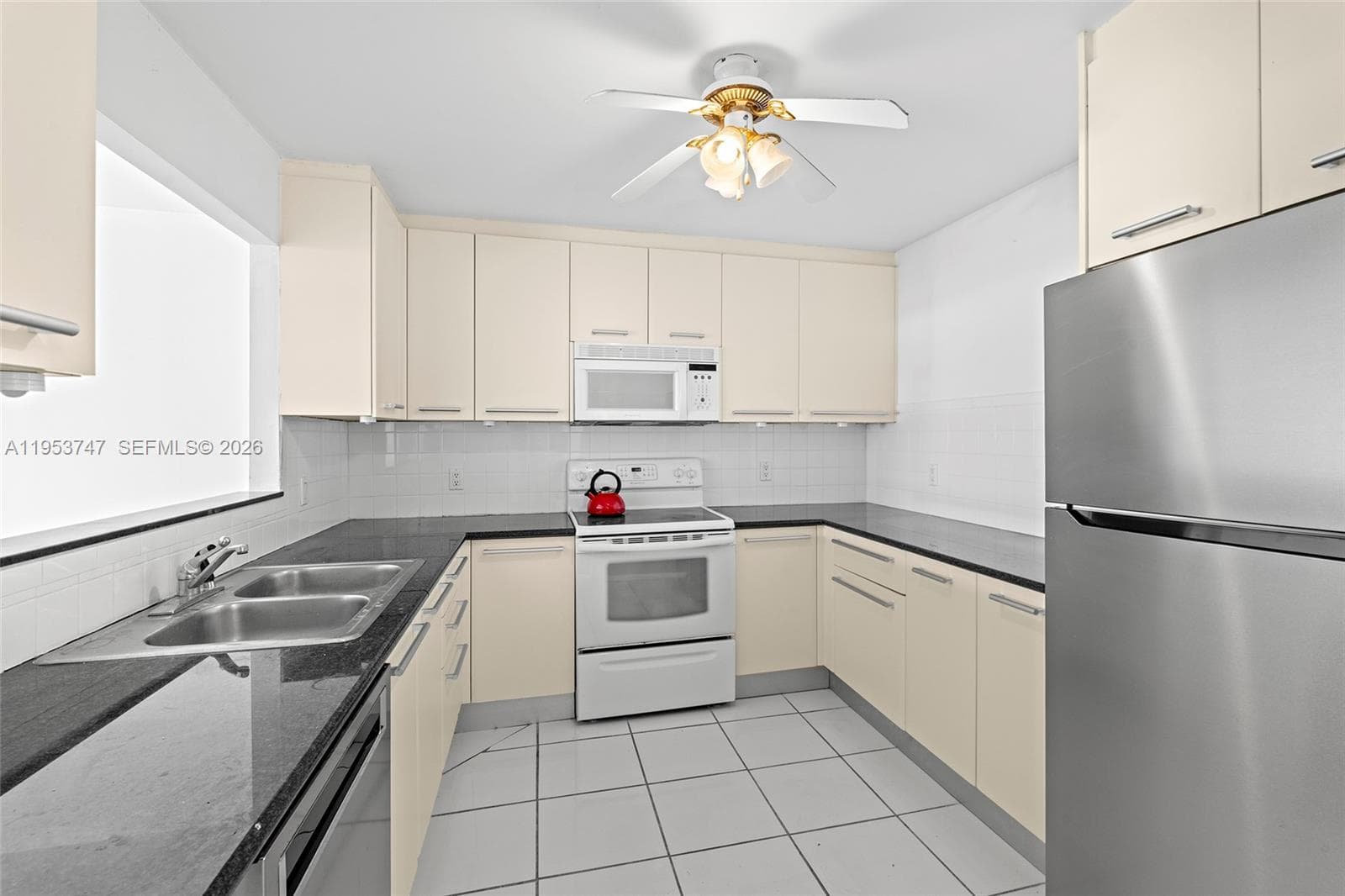 2780 NE 183rd St # 1911, Aventura, FL 33160 photo 3
