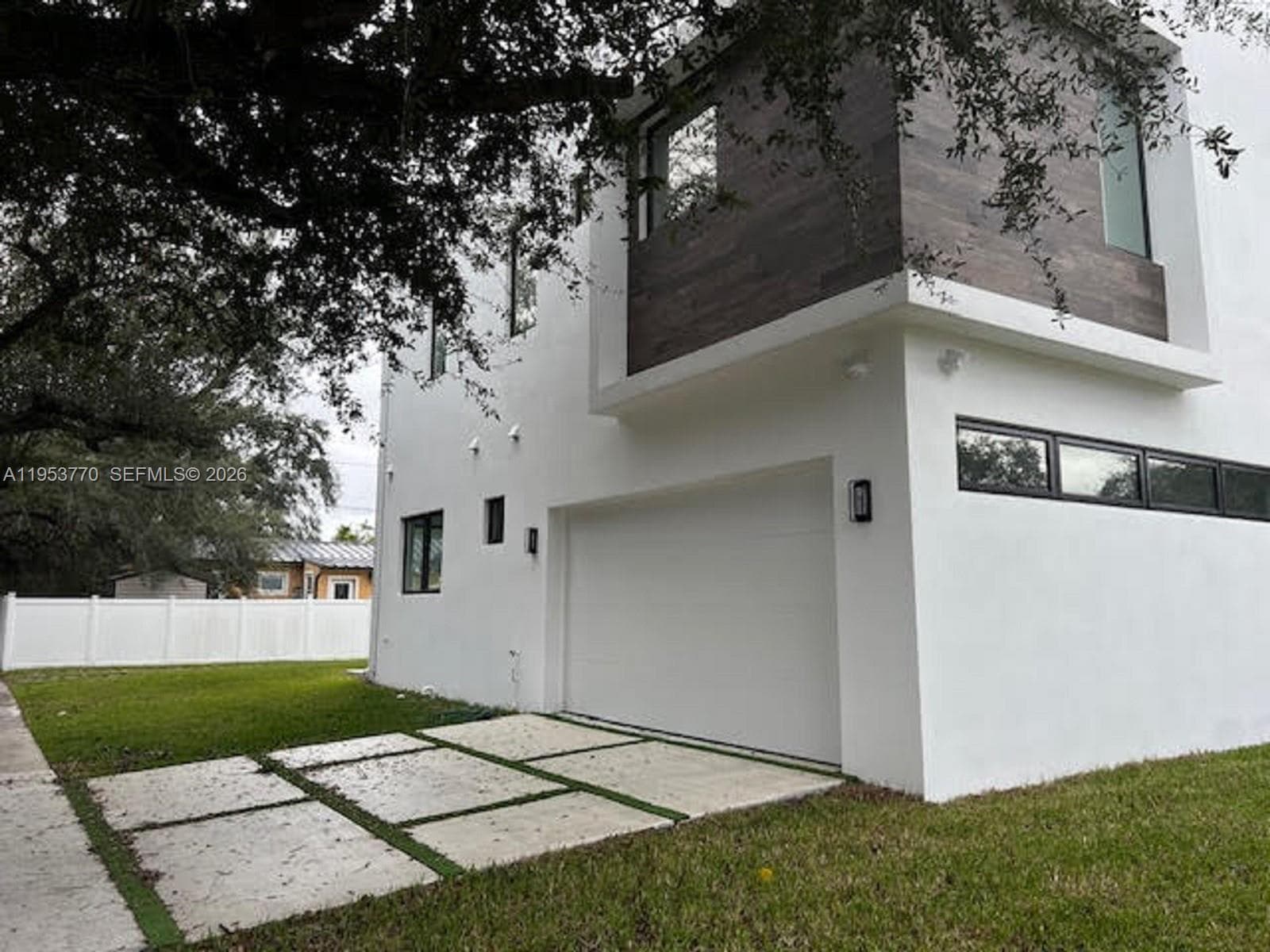 2 Hough Dr, Miami Springs, FL 33166 photo 3