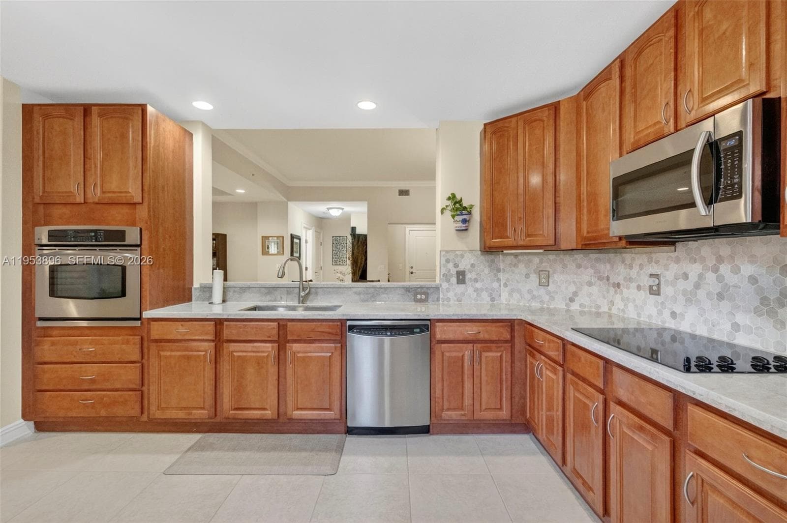 16135 Emerald Estates Dr # 162, Weston, FL 33331 photo 4