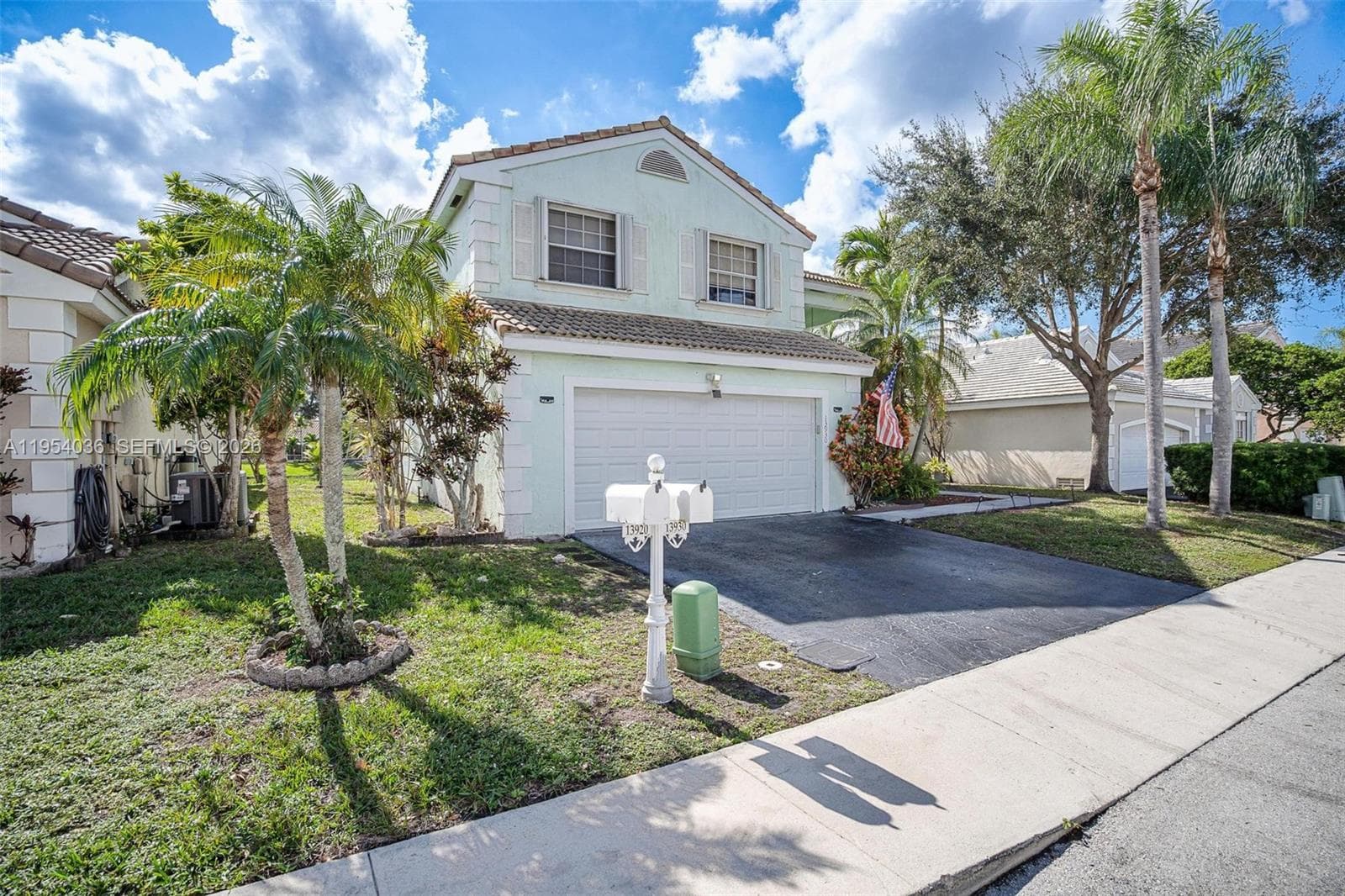 13930 Oak Ridge Dr, Davie, FL 33325 photo 2