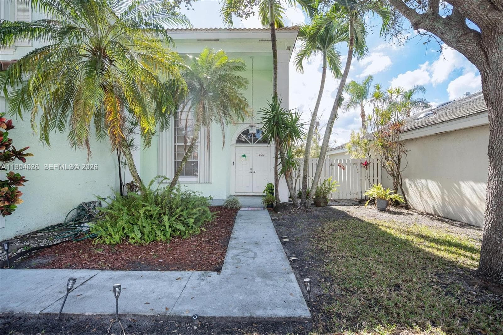 13930 Oak Ridge Dr, Davie, FL 33325 photo 4