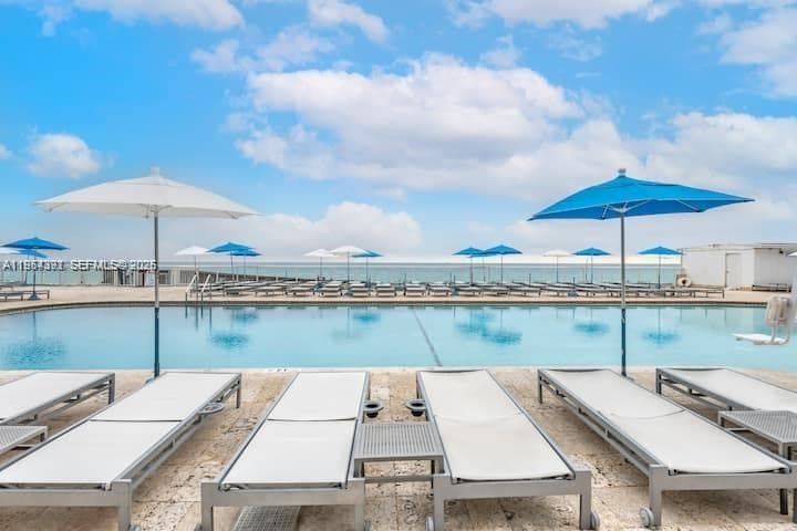 19201 Collins Ave # 436, Sunny Isles Beach, FL 33160 photo 2