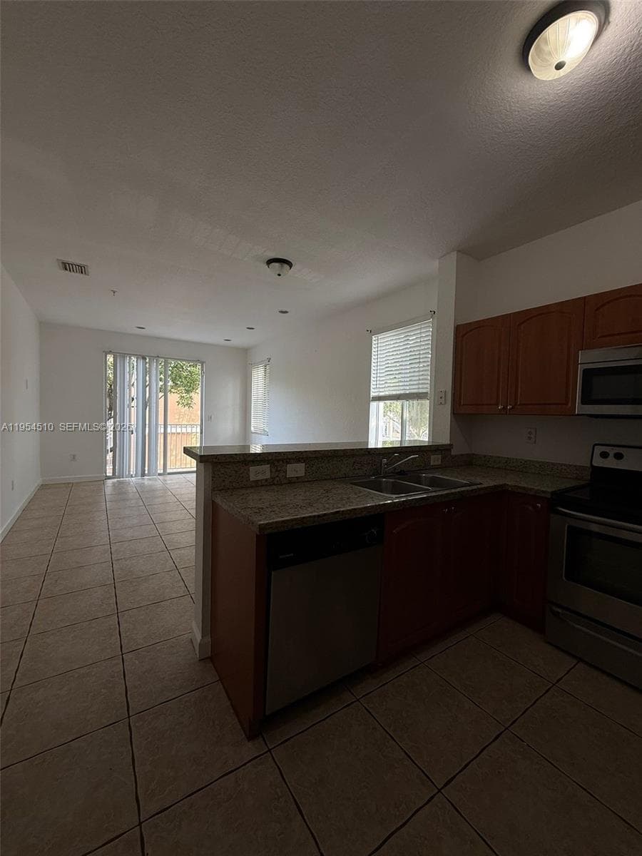 17640 NW 73rd Ave # 200-19, Hialeah, FL 33015 photo 5