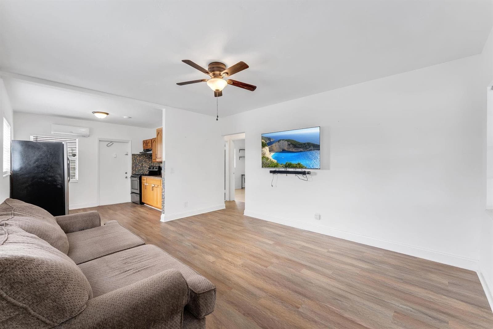 7401 Pines Boulevard # 201, Pembroke Pines, FL 33024 photo 3