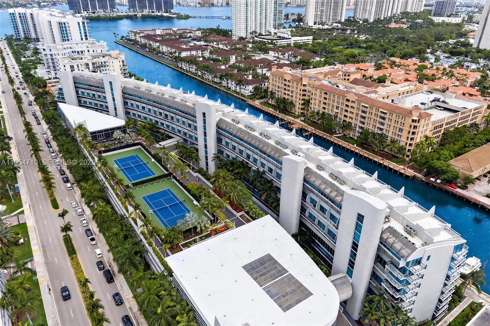 2950 NE 188th St # 302, Aventura, FL 33180 photo 4