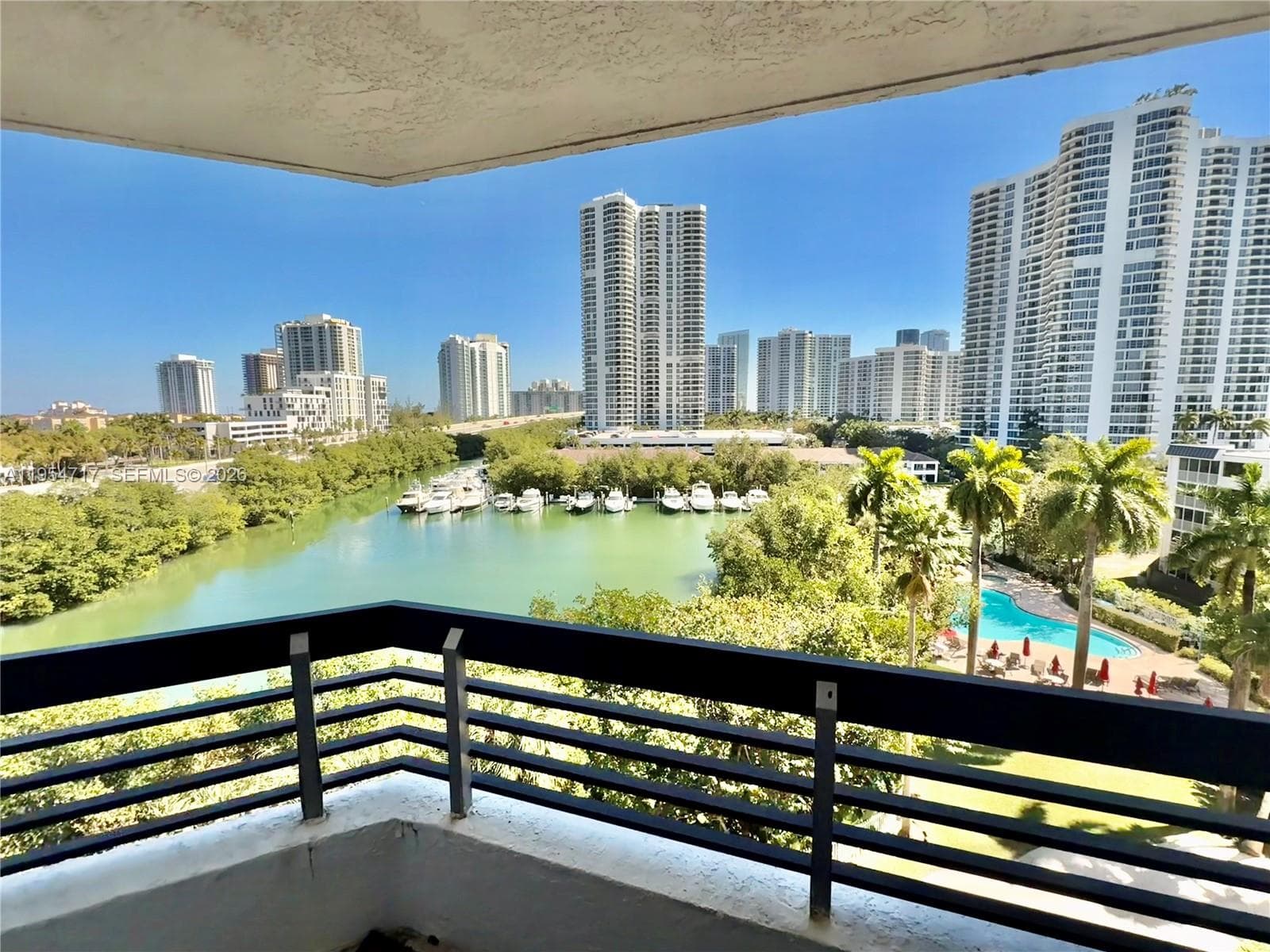 Mystic Pointe Tower 600 photo 2