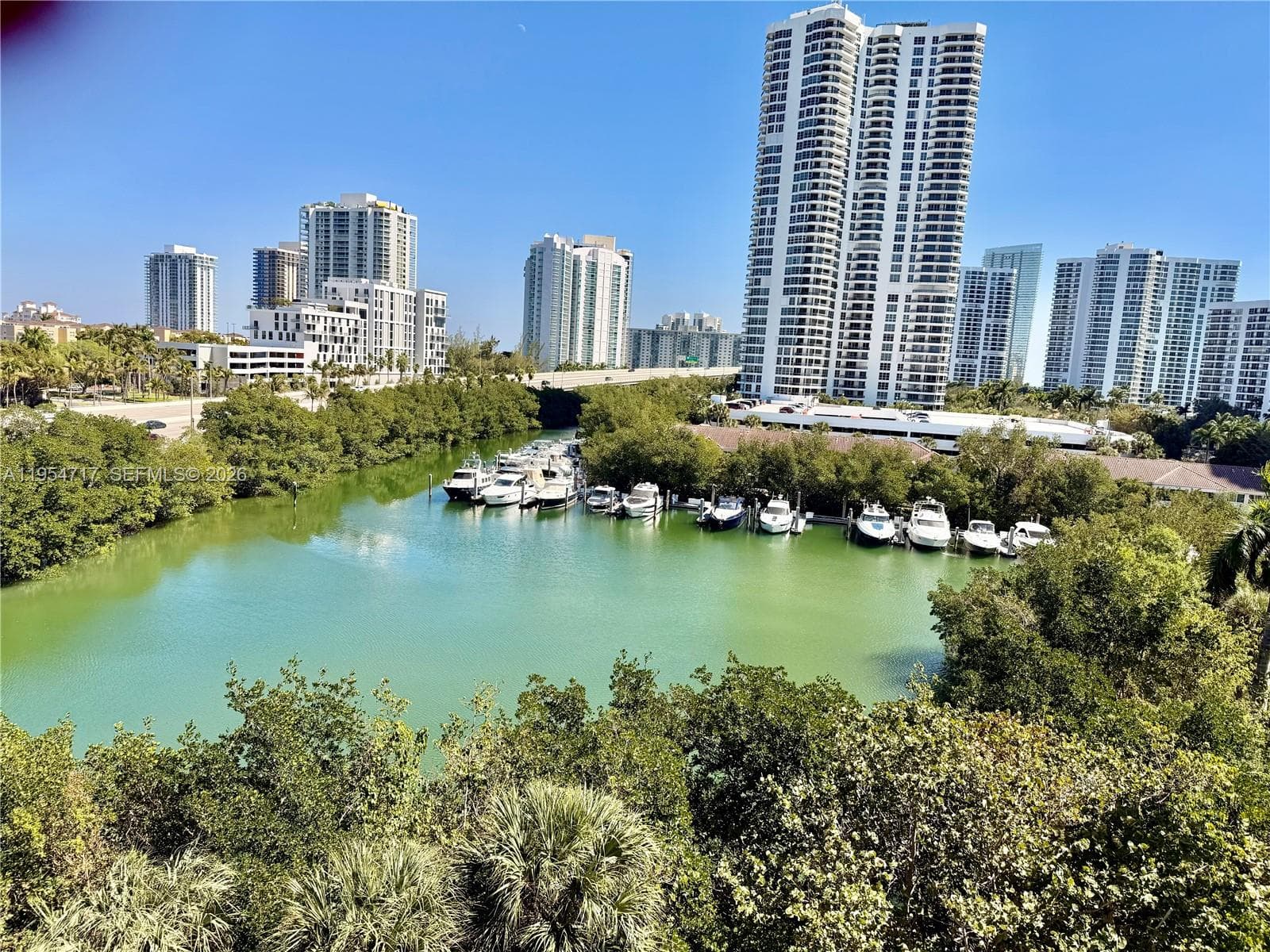 Mystic Pointe Tower 600 photo 4