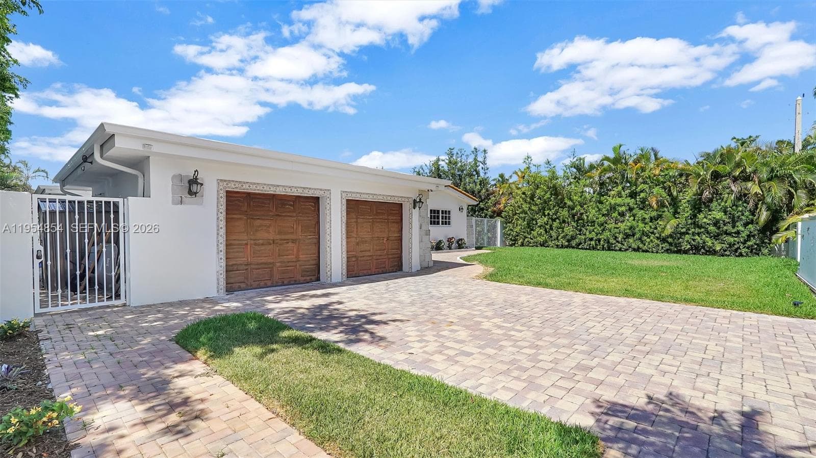 1311 Pierce St, Hollywood, FL 33019 photo 2