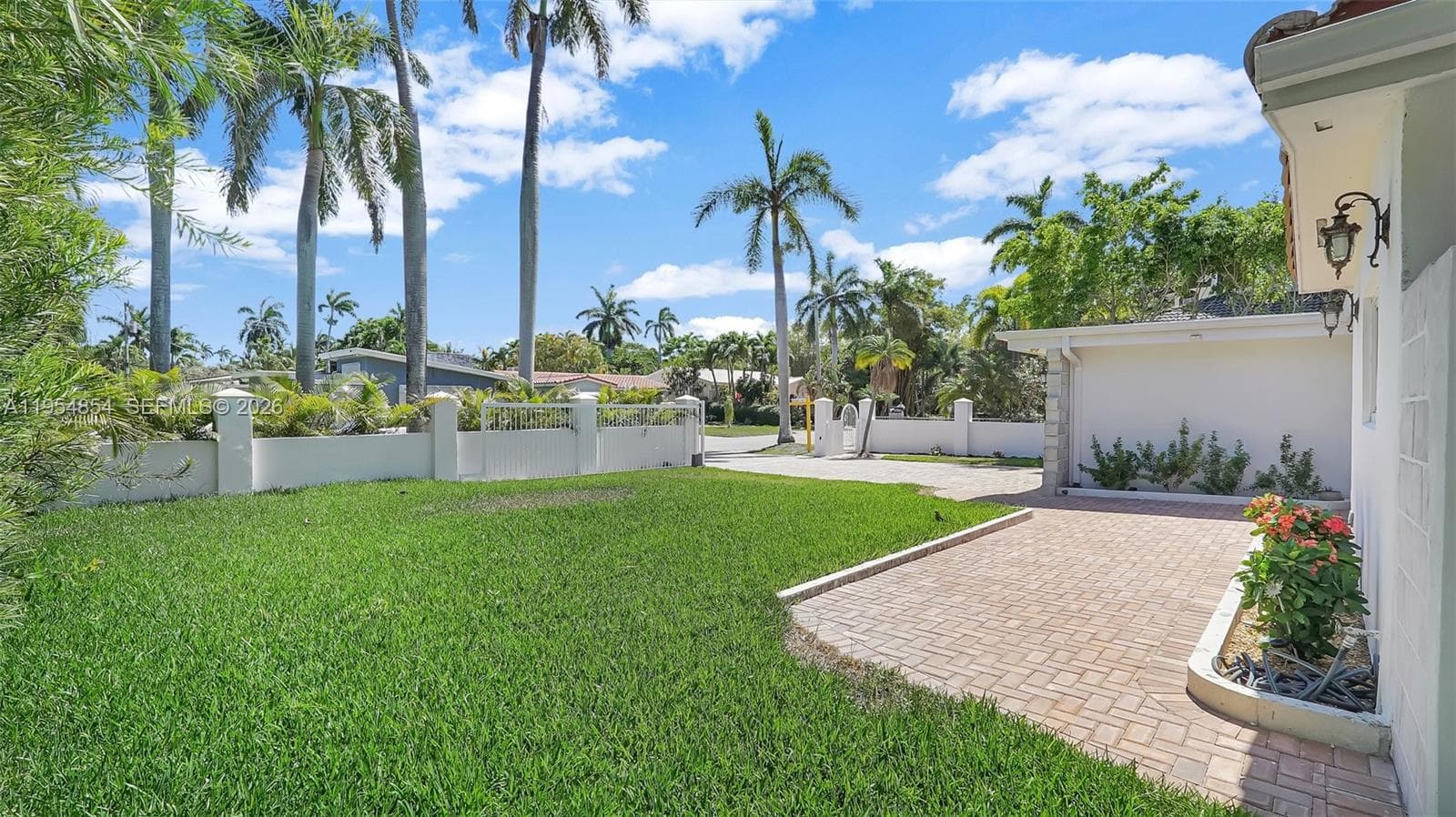1311 Pierce St, Hollywood, FL 33019 photo 4