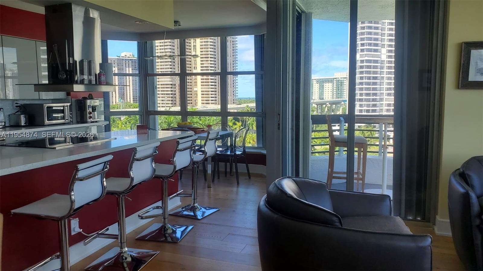 3600 Mystic Pointe Dr # 913, Aventura, FL 33180 photo 4