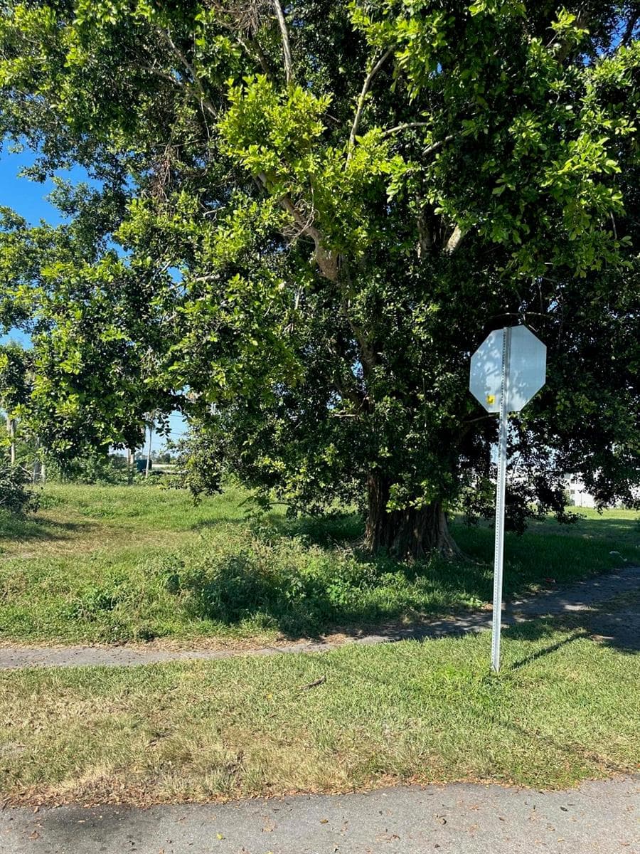501 W Baines Terrace, Pahokee, FL 33476 photo 4