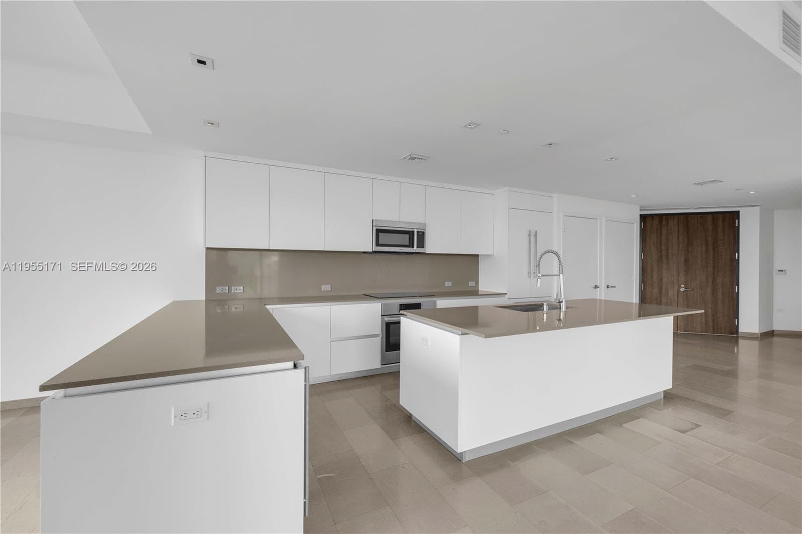 88 SW 7th St # 3711, Miami, FL 33130 photo 2