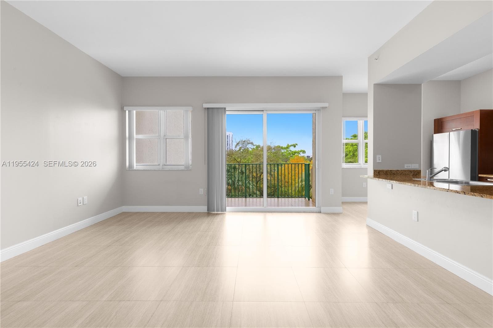 20000 E Country Club Dr # 402, Aventura, FL 33180 photo 3