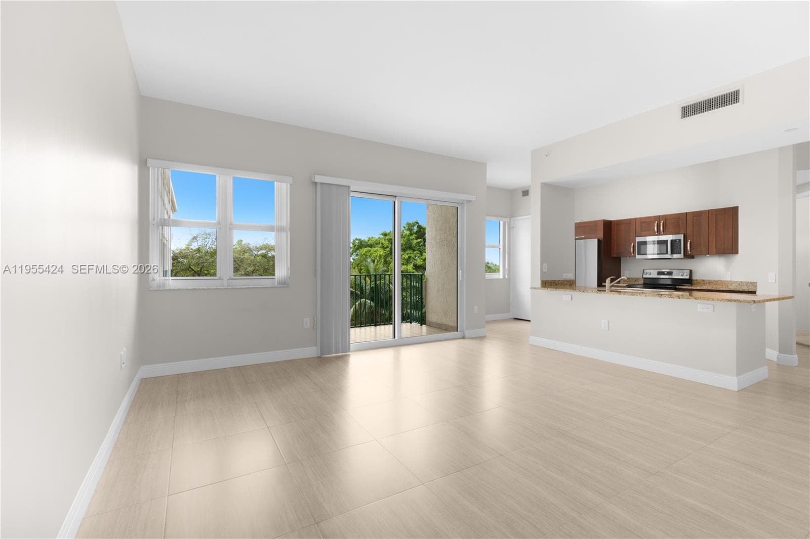 20000 E Country Club Dr # 402, Aventura, FL 33180 photo 5