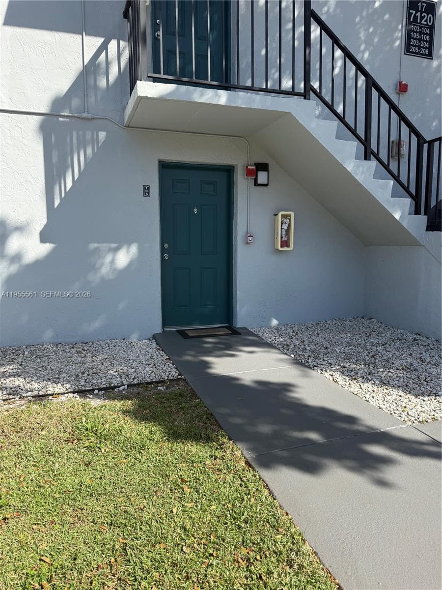 7120 NW 179th St # 105, Hialeah, FL 33015
