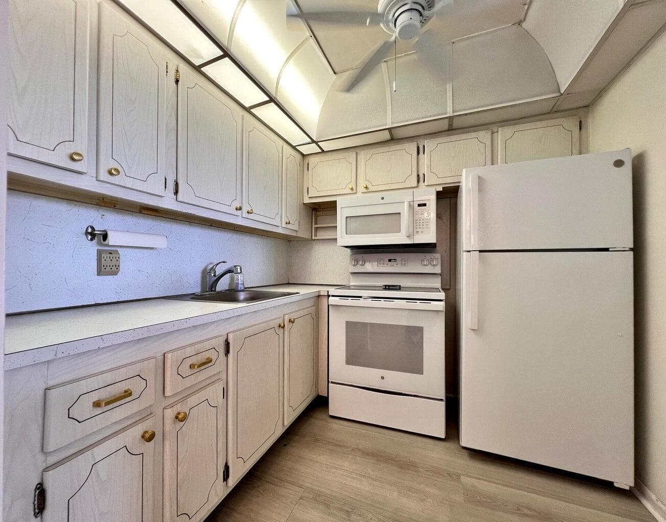 434 Southampton B, West Palm Beach, FL 33417 photo 2