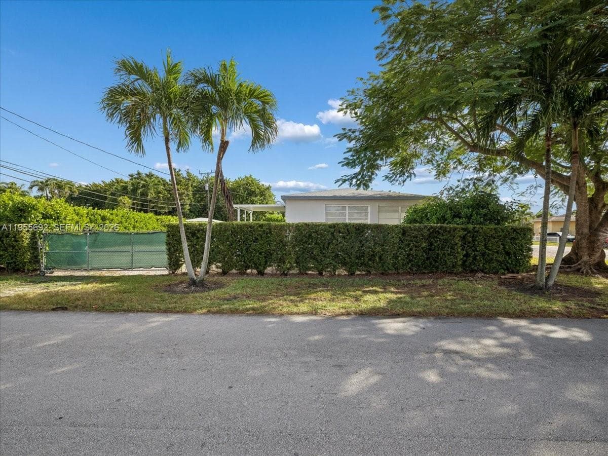 6891 SW 26th Ter, Miami, FL 33155 photo 2