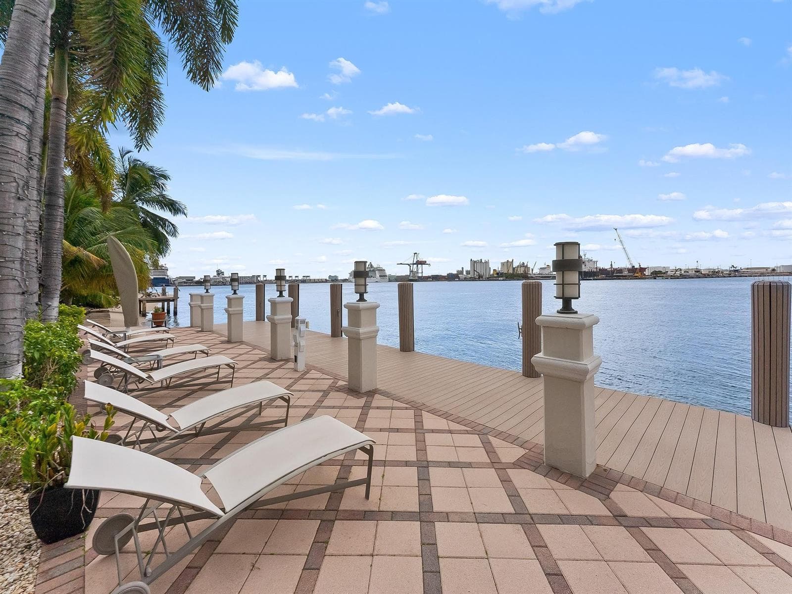 1965 SE 21st Avenue, Fort Lauderdale, FL 33316 photo 3
