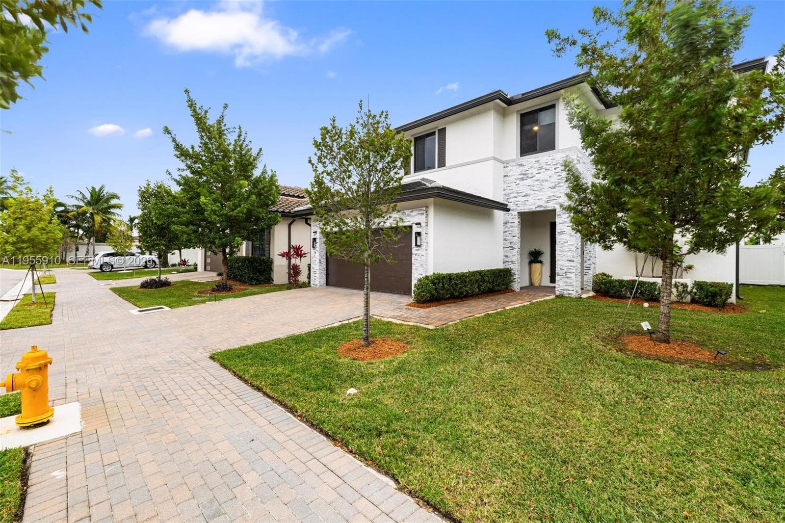 8086 NW 47th Ter, Doral, FL 33166 photo 2