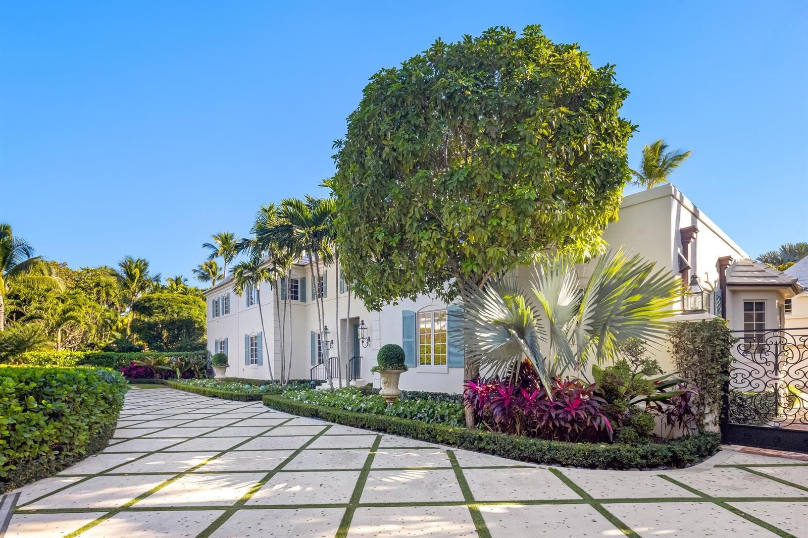 9 Via Vizcaya, Palm Beach, FL 33480 photo 2