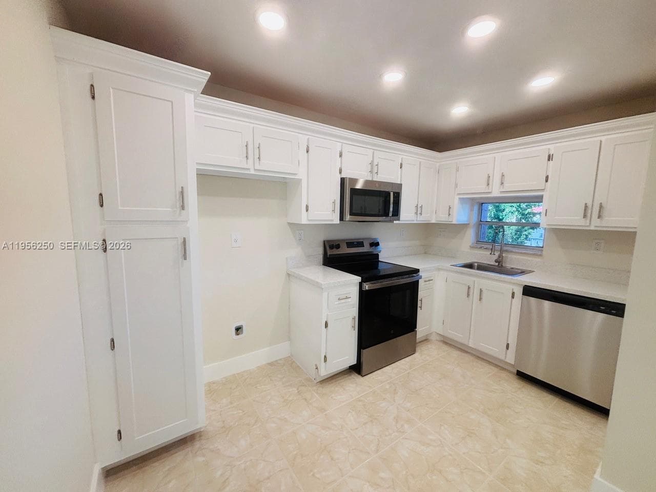411 S Hollybrook Dr # 305, Pembroke Pines, FL 33025 photo 2