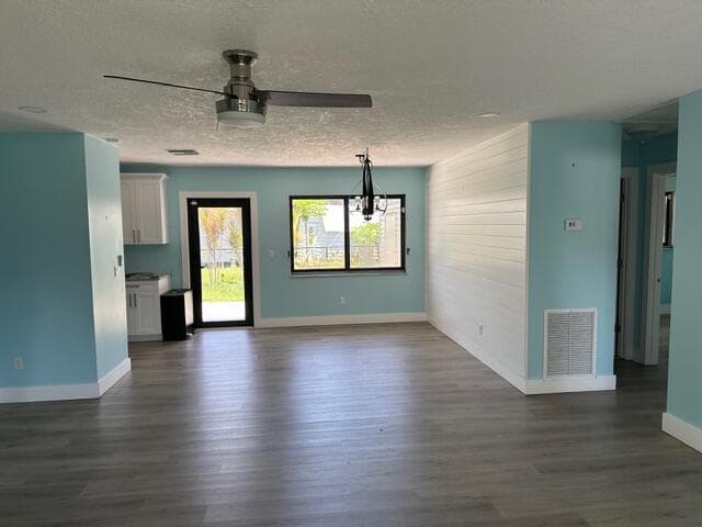 907 SE Lake Street, Stuart, FL 34994 photo 2