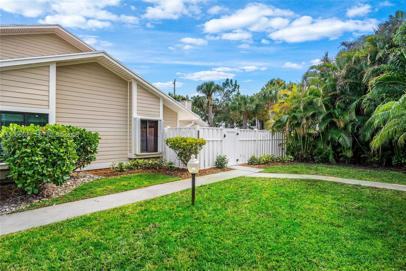 804 Summerwinds Ln, Jupiter, FL 33458 photo 3
