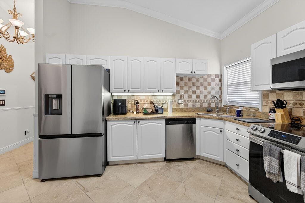 8063 Via Hacienda, Riviera Beach, FL 33418 photo 3