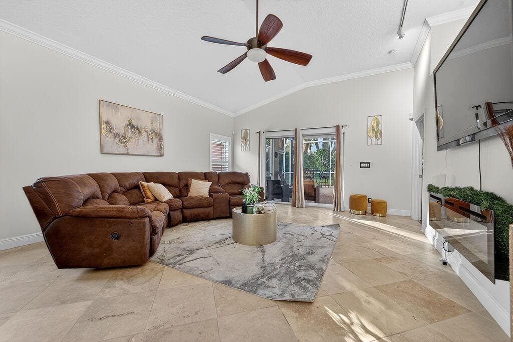 8063 Via Hacienda, Riviera Beach, FL 33418 photo 5