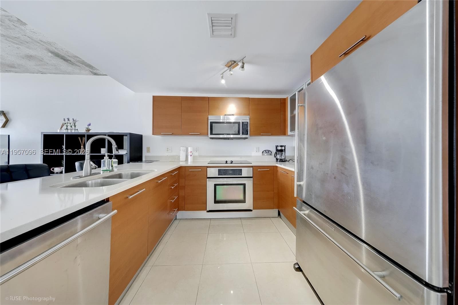 3250 NE 1st Ave # 811, Miami, FL 33137 photo 2