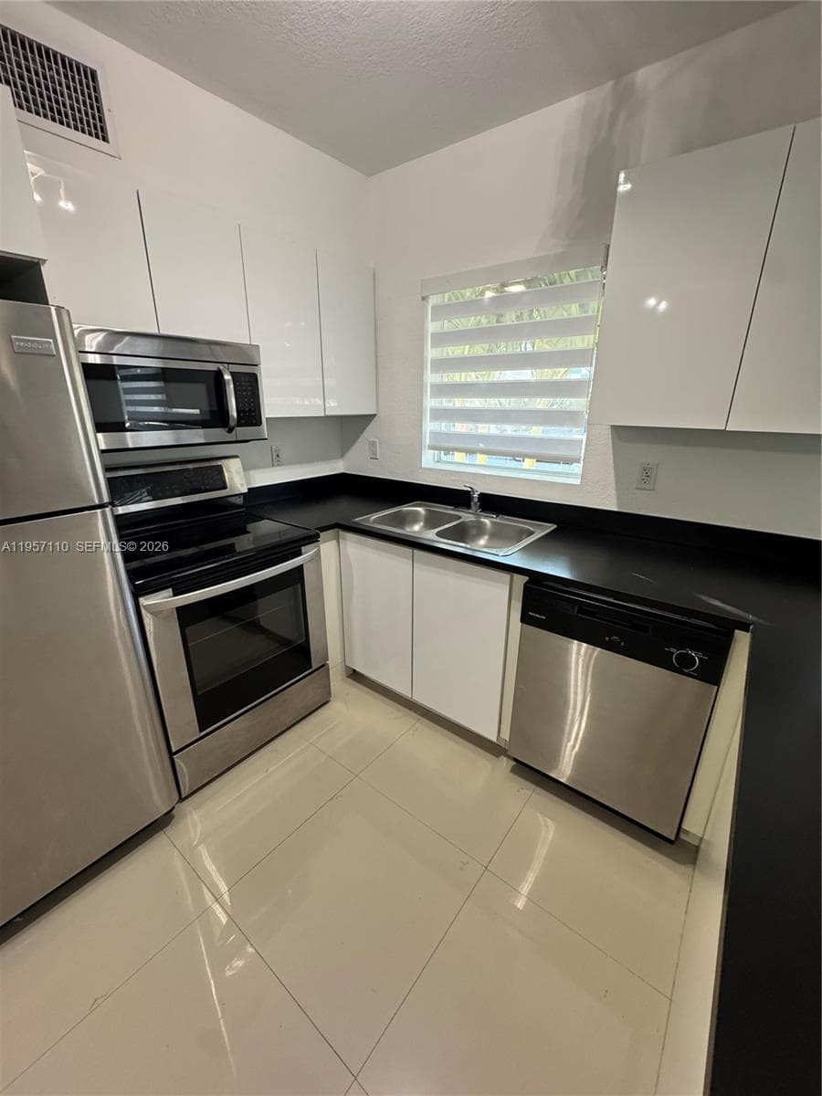 8035 Crespi Blvd # 2, Miami Beach, FL 33141 photo 4