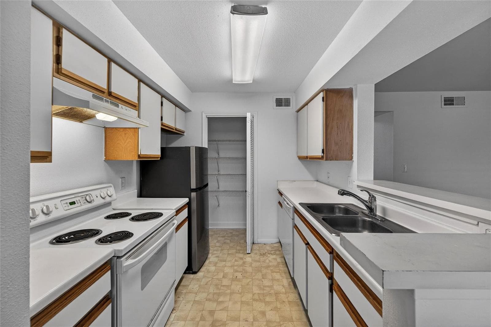 2361 NW 33rd Street # 605, Oakland Park, FL 33309 photo 3