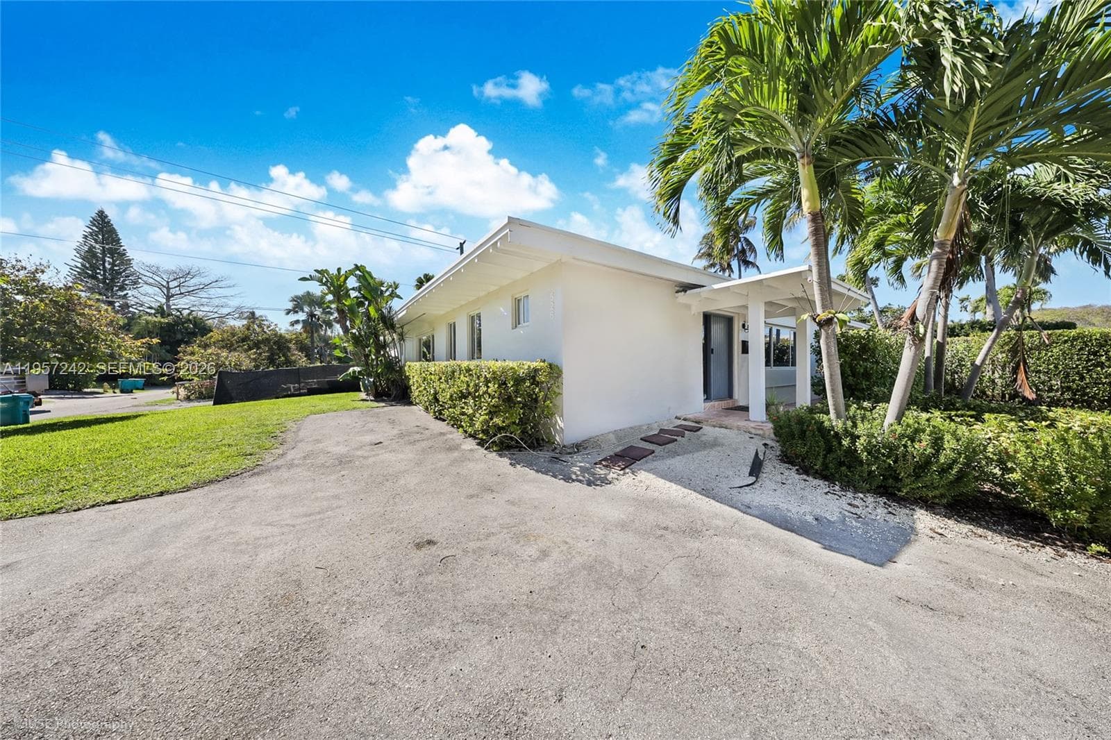 526 Satinwood Dr, Key Biscayne, FL 33149 photo 2