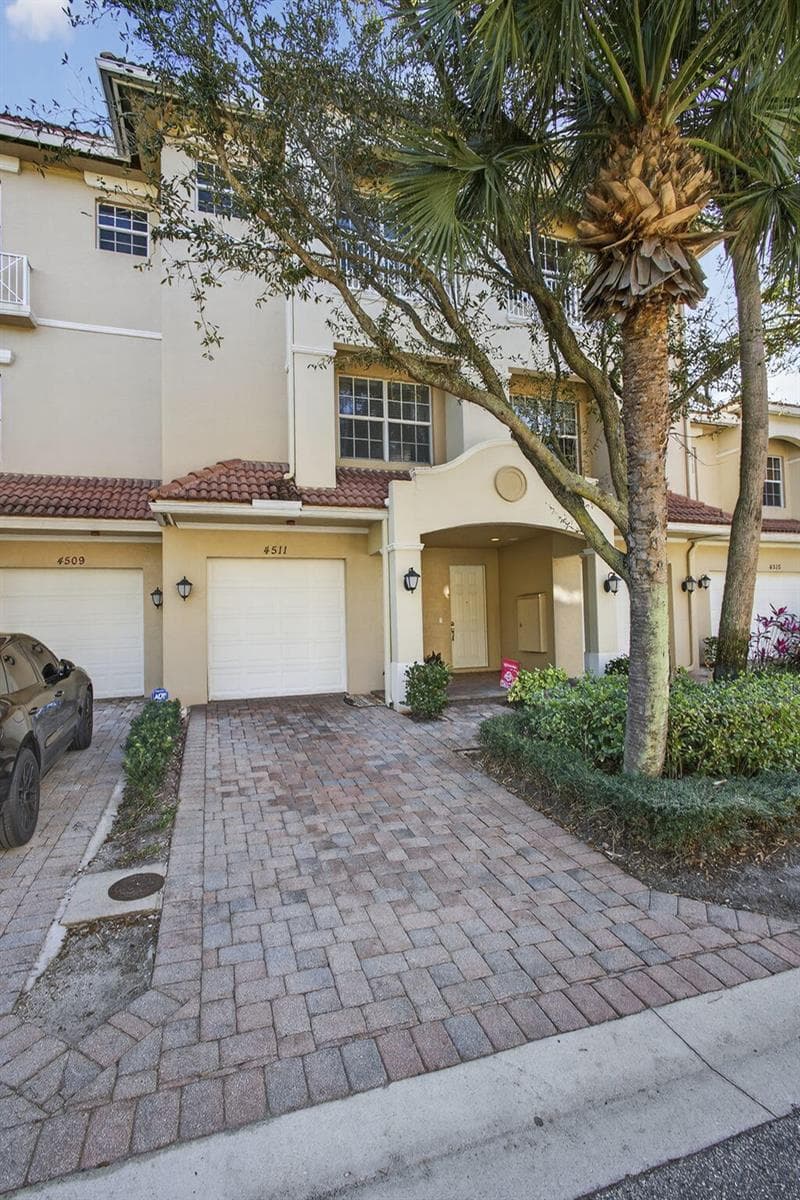 4511 Artesa Way S, Palm Beach Gardens, FL 33418 photo 2