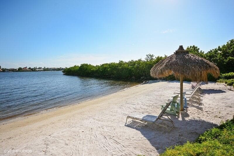 1000 Scotia Drive # 304, Hypoluxo, FL 33462 photo 2