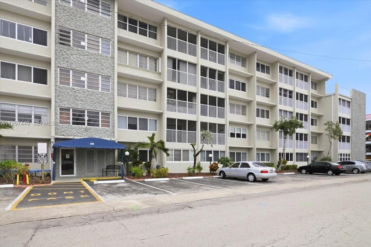 330 SE 2nd St # 501G, Hallandale Beach, FL 33009