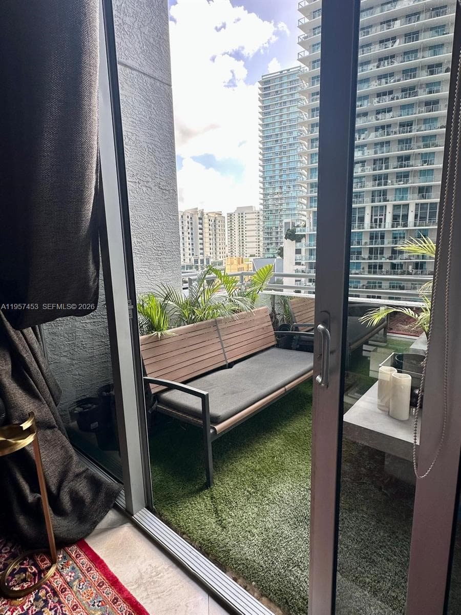 1050 Brickell Ave # 818, Miami, FL 33131 photo 2