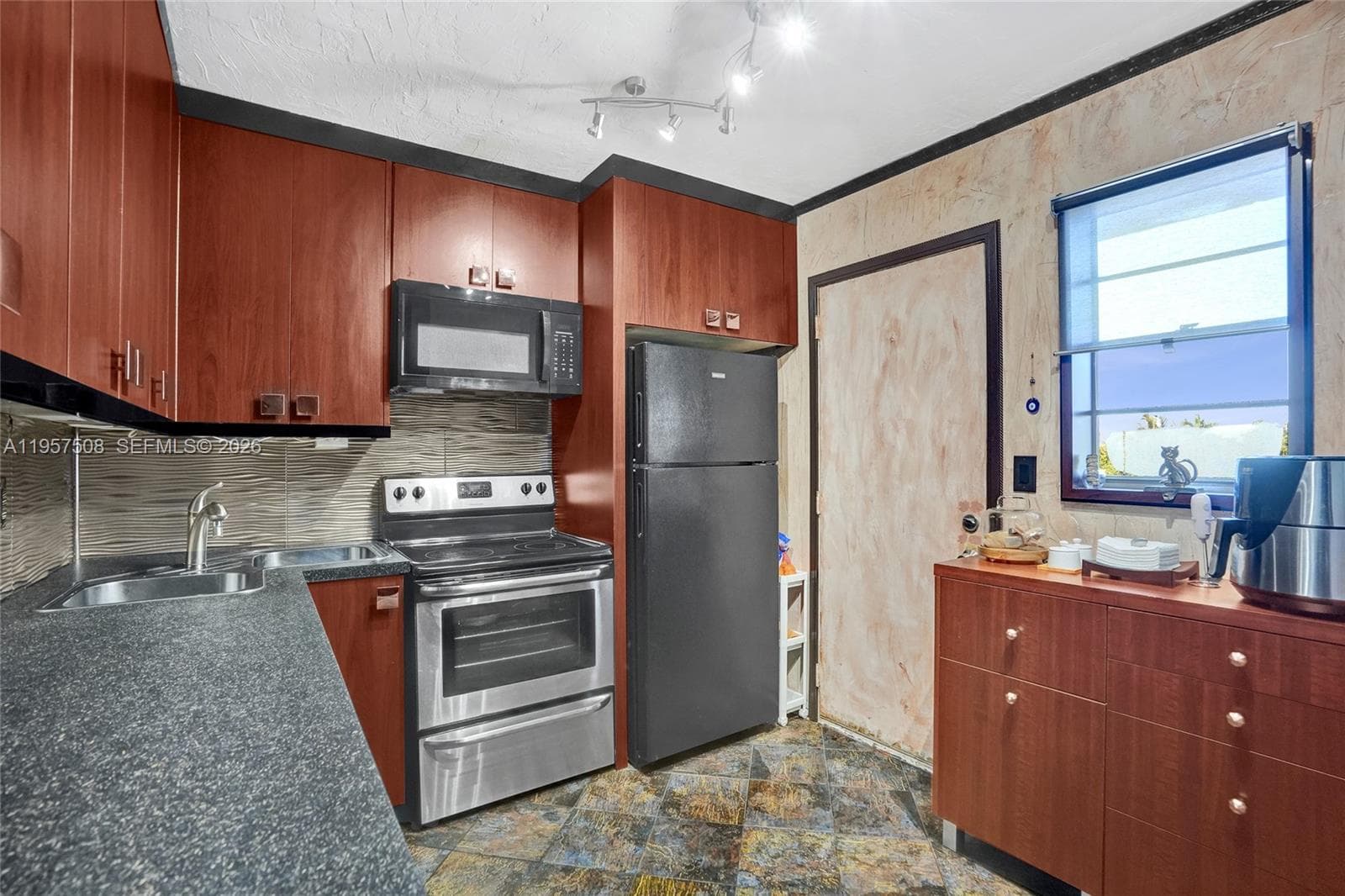 1000 NE 12th Ave # 505, Hallandale Beach, FL 33009 photo 5